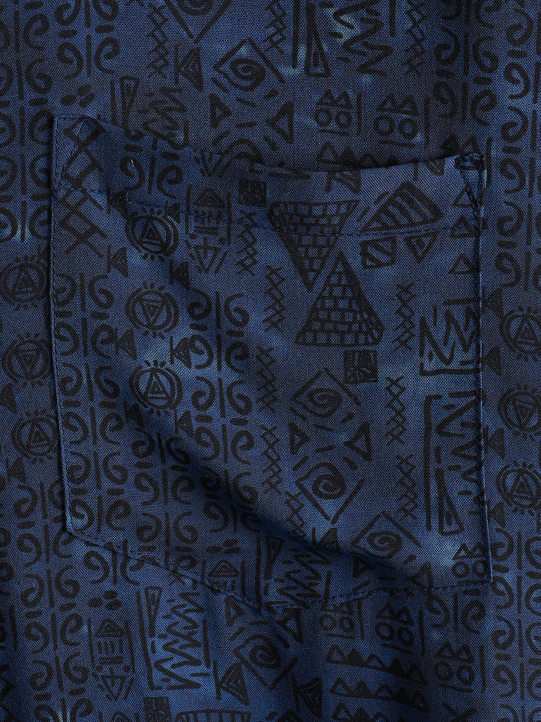 Chemise homme manches courtes imprimé tribal géométrique bleu marine en rayon