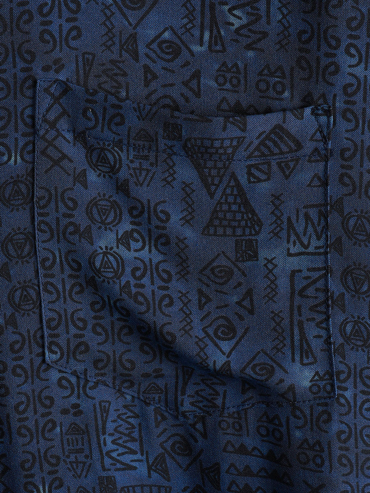 Chemise homme manches courtes imprimé tribal géométrique bleu marine en rayon
