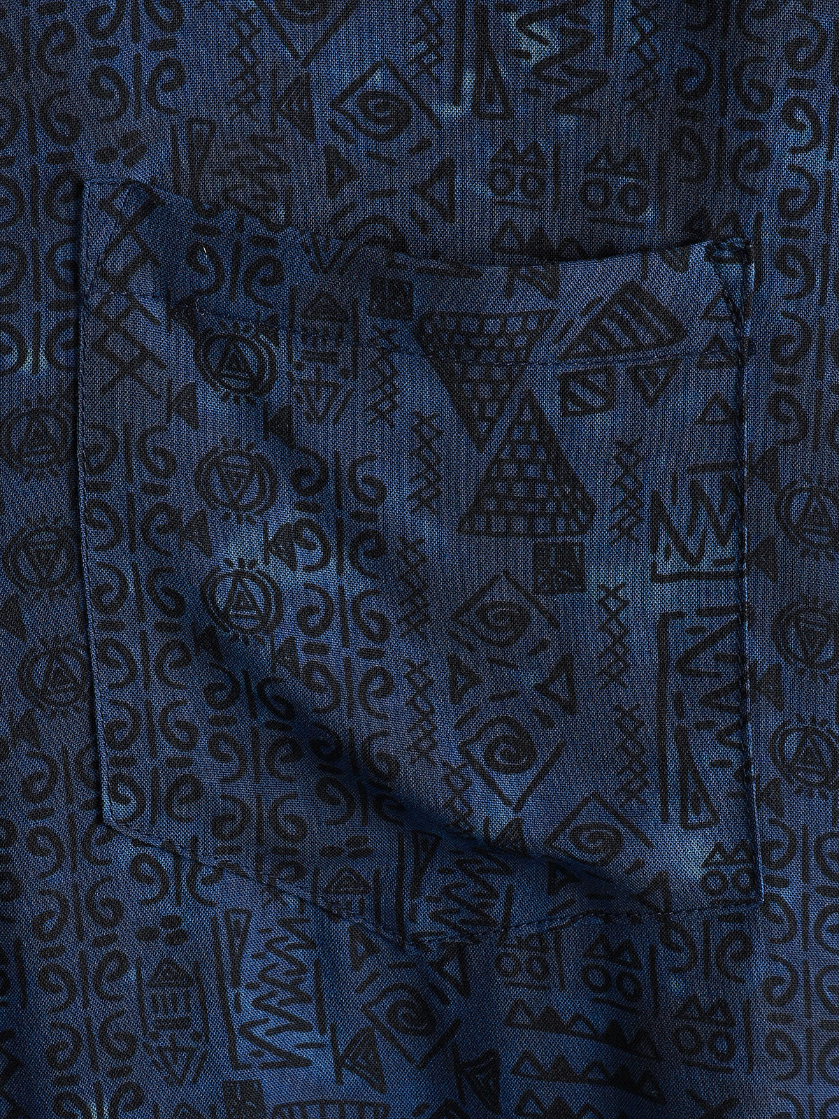 Chemise à Manches Courtes Boho pour Homme en Bleu Marine avec Imprimé Tribal Géométrique