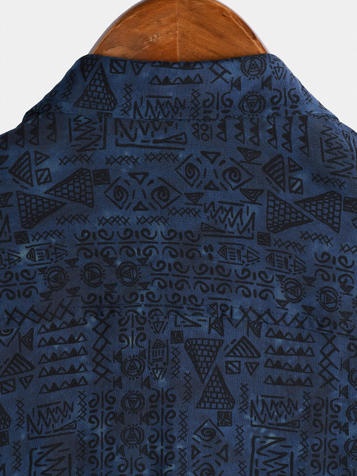 Chemise homme manches courtes imprimé tribal géométrique bleu marine en rayon