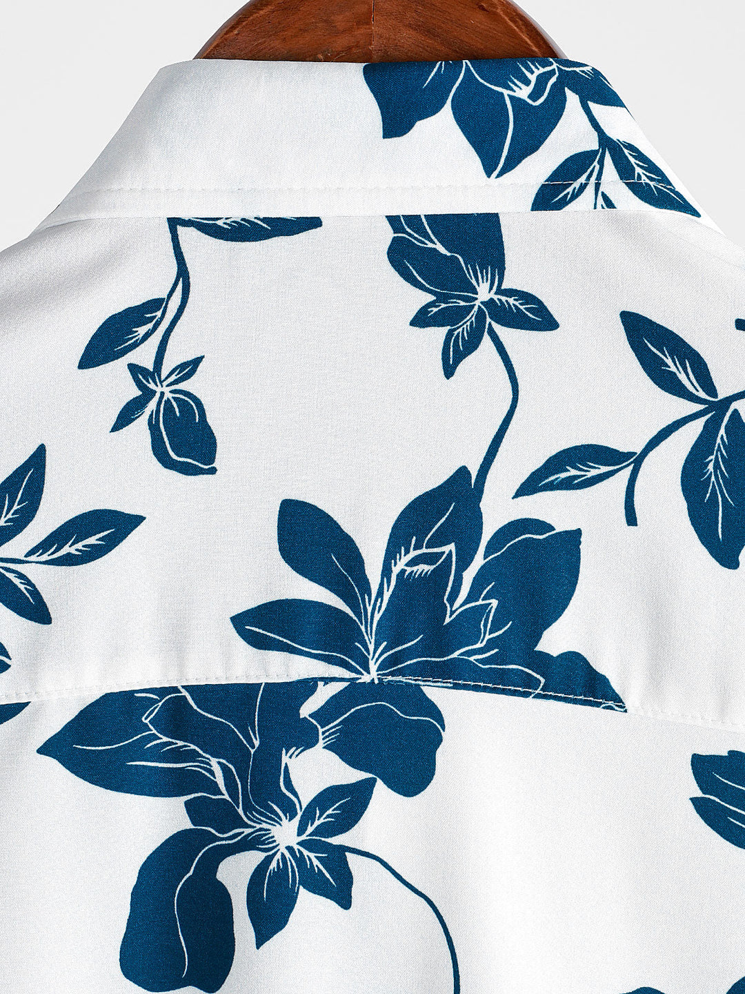 Chemise à manches courtes boutonnée bleue à fleurs pour hommes