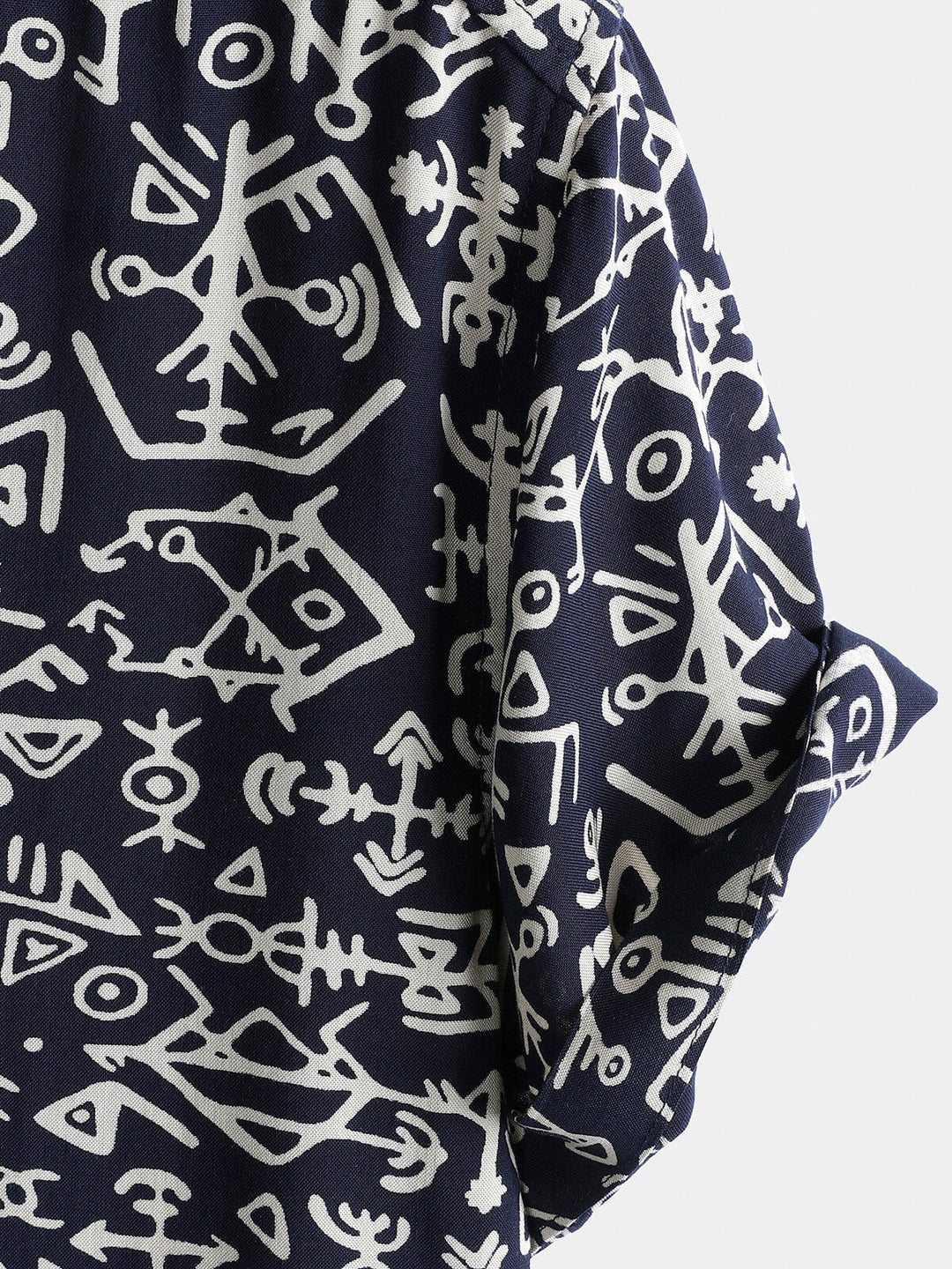 Chemise homme manches courtes imprimé tribal symboles bleu marine en rayon