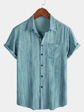 Chemise rayée bleue respirante à manches courtes et poches pour homme