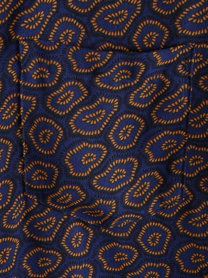 Chemise à manches courtes et poche à imprimé abstrait pour homme