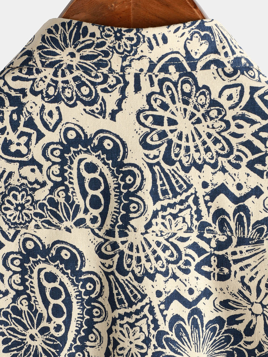 Chemise boutonnée vintage à imprimé cachemire des années 70 avec poche à fleurs rétro pour hommes