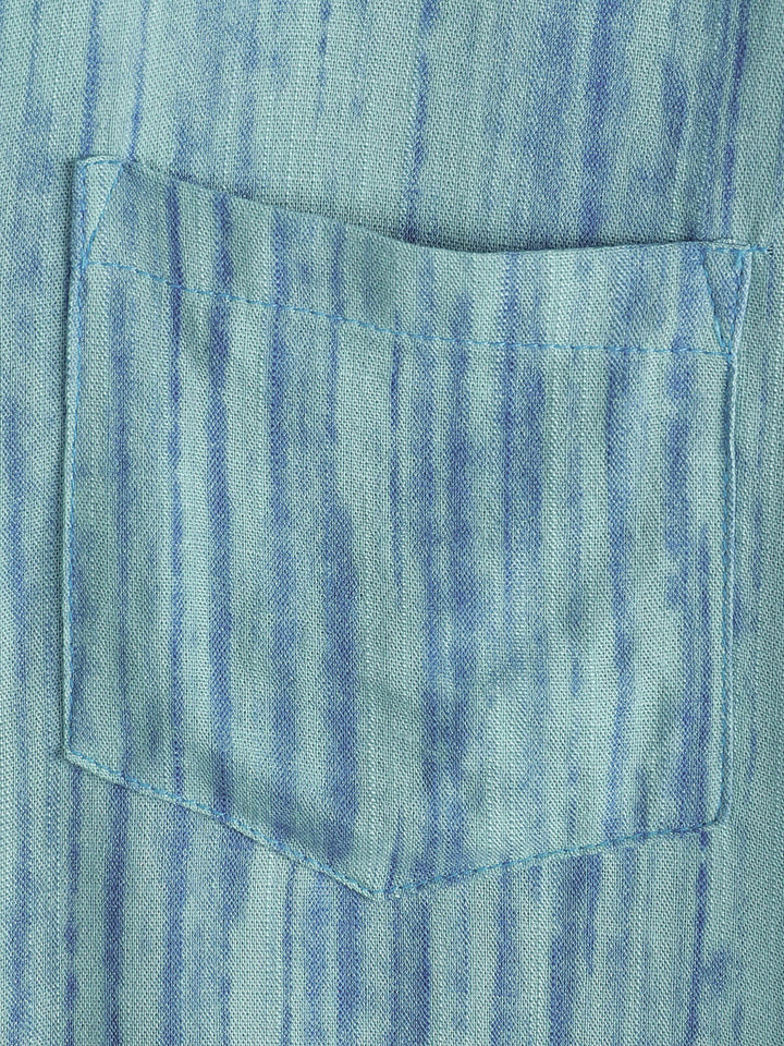 Chemise rayée bleue respirante à manches courtes et poches pour homme