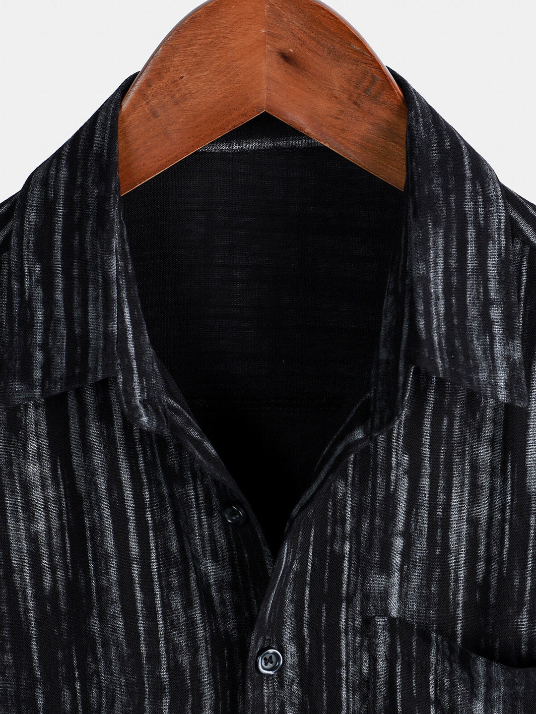 Chemise rayée noire respirante à manches courtes et poches pour homme