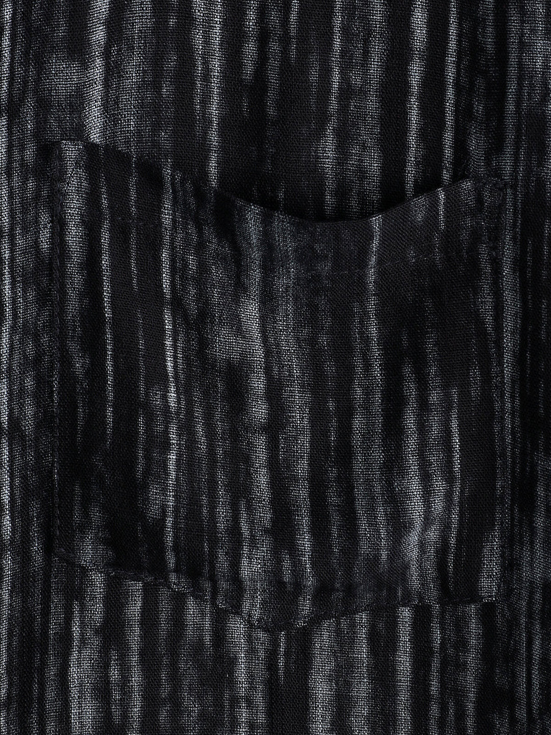 Chemise rayée noire respirante à manches courtes et poches pour homme