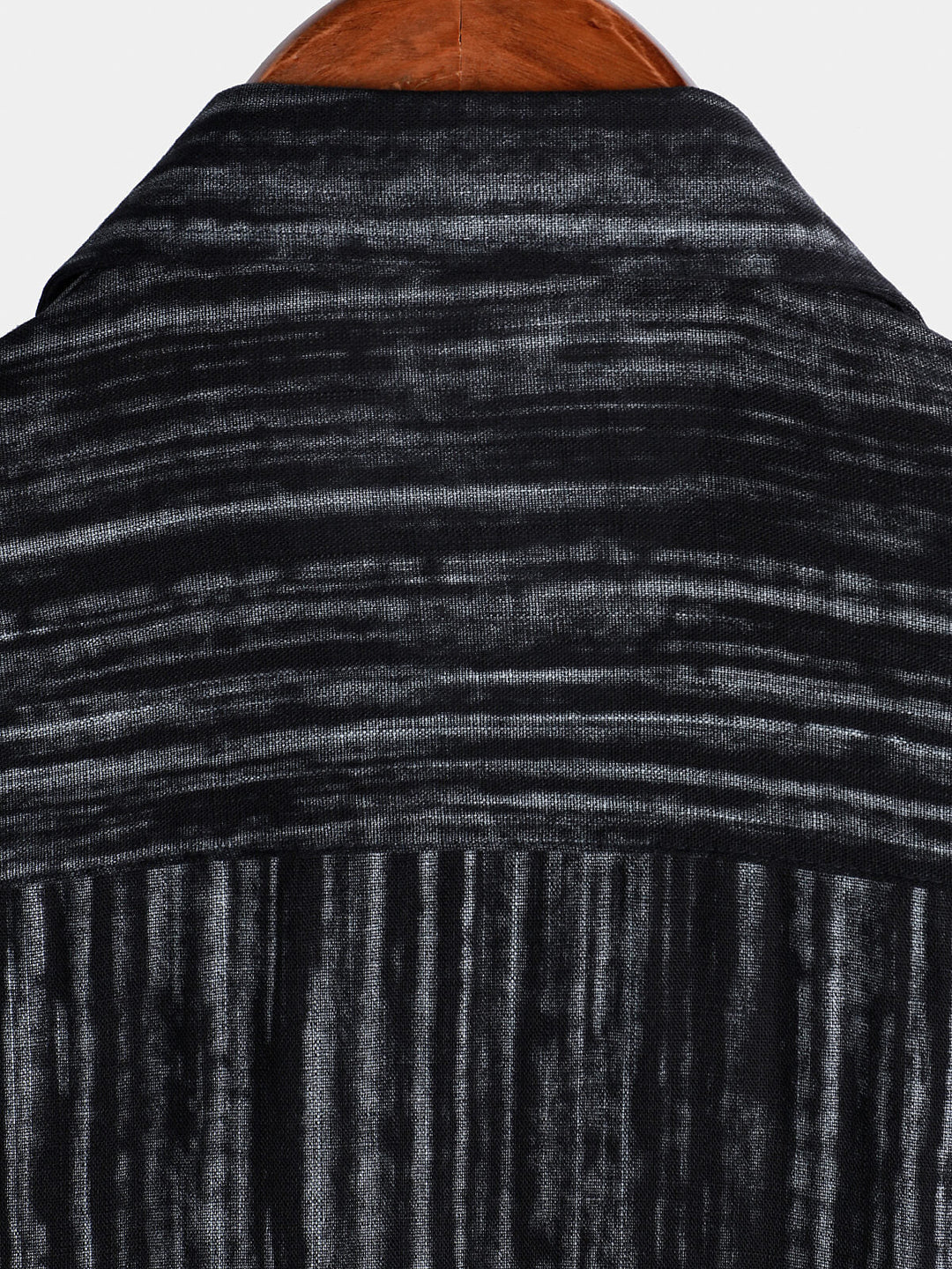Chemise rayée noire respirante à manches courtes et poches pour homme