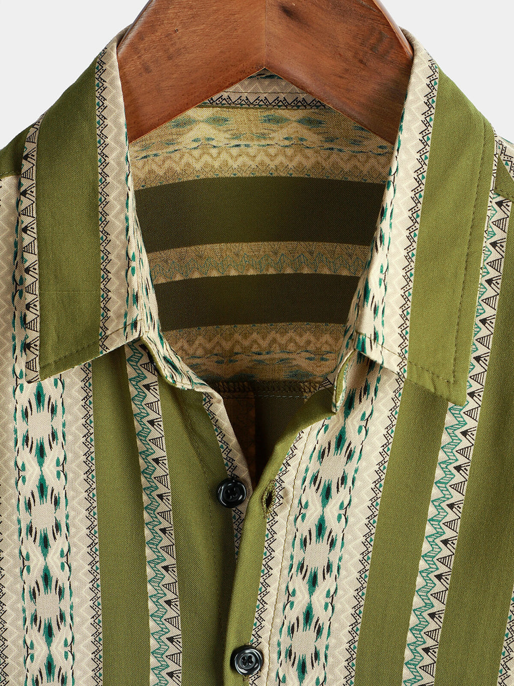 Chemise Rétro à Boutons pour Homme avec Imprimé Aztèque des Années 70 en Vert Rayé et Manches Courtes