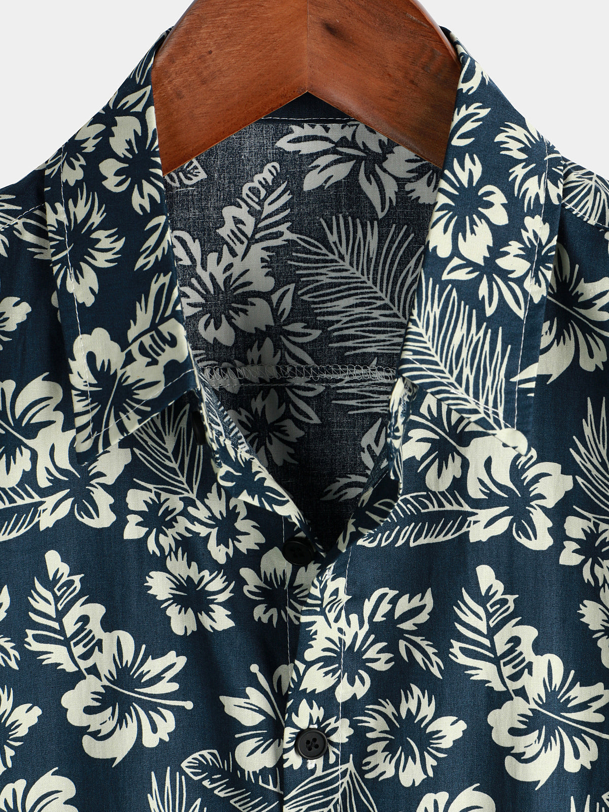 Chemise de plage boutonnée à manches courtes en coton avec feuilles de plantes tropicales bleues pour hommes Aloha Resort