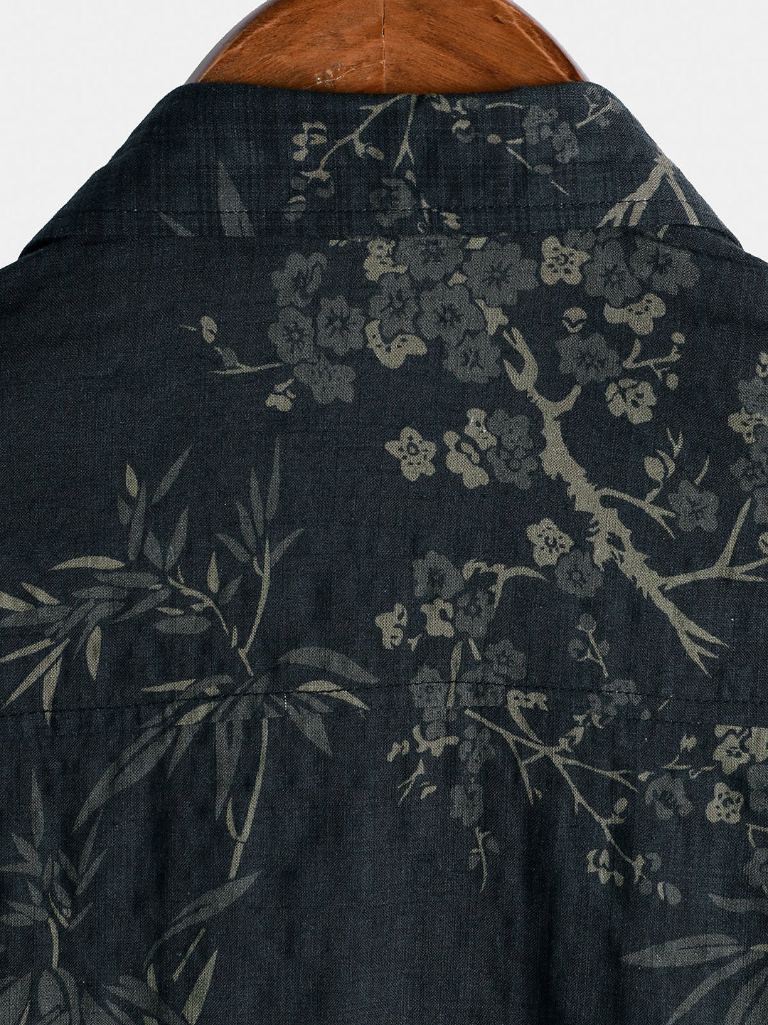 Chemise élégante décontractée à manches courtes avec imprimé floral rétro