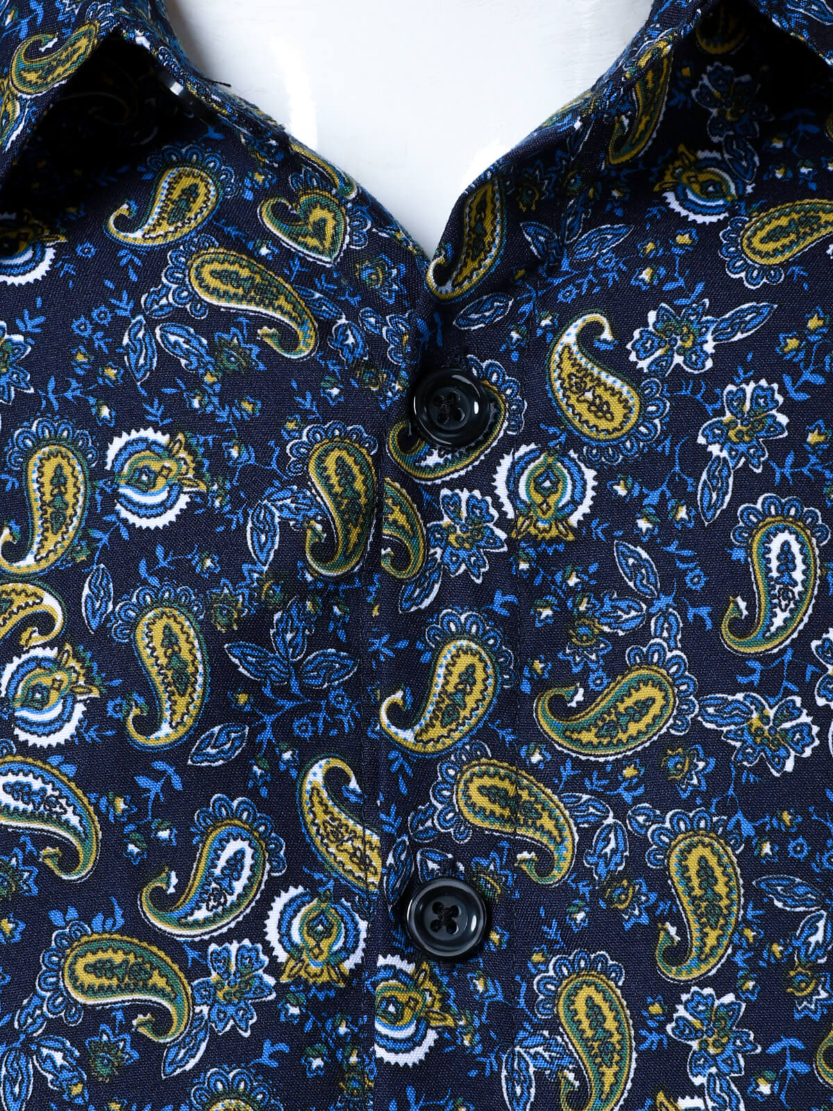 Chemise boutonnée à manches longues et motif cachemire pour homme