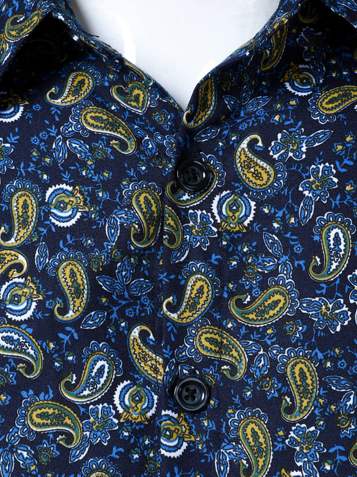 Chemise boutonnée à manches longues et motif cachemire pour homme