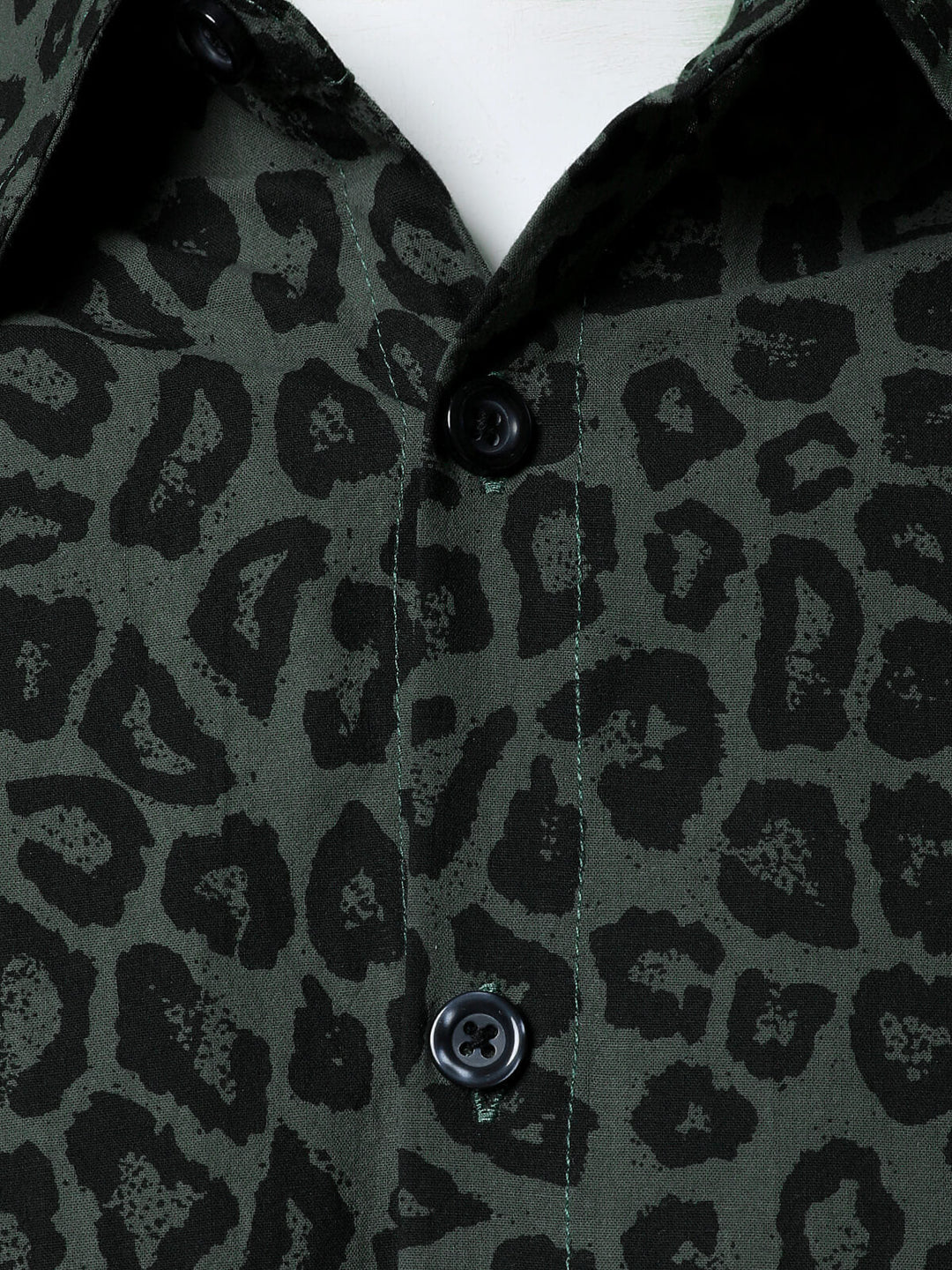 Chemise à manches longues en coton à imprimé léopard vert pour homme