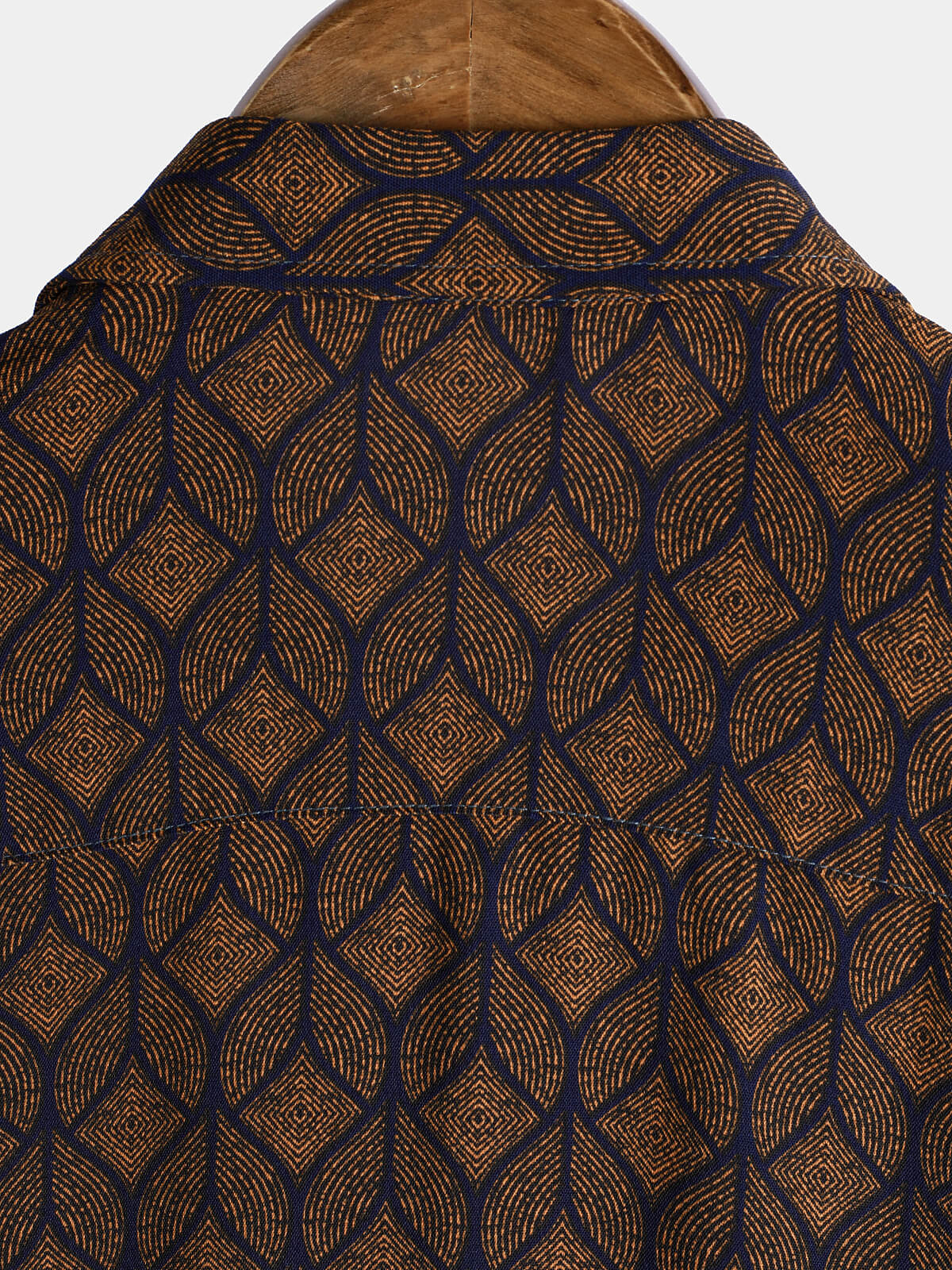Chemise à manches courtes et poches à imprimé géométrique rétro marron pour homme