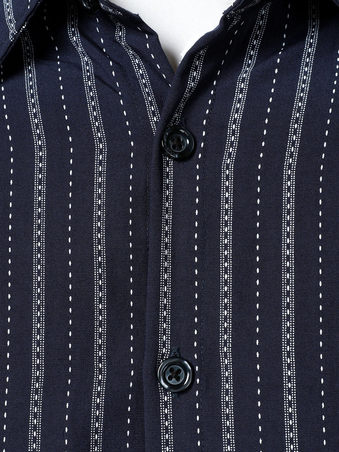 Chemise boutonnée à manches longues et rayures classiques pour homme