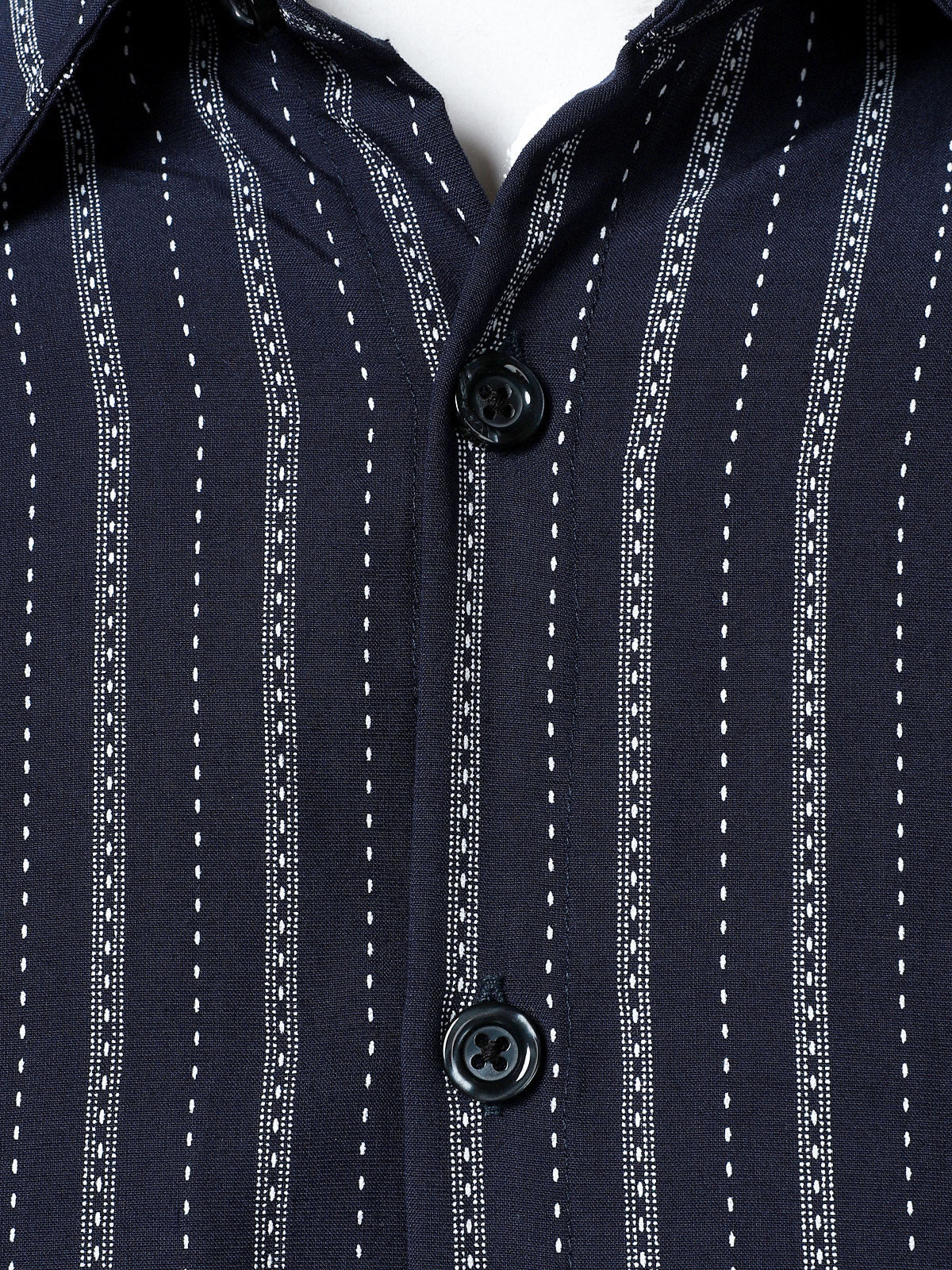 Chemise boutonnée à manches longues et rayures classiques pour homme