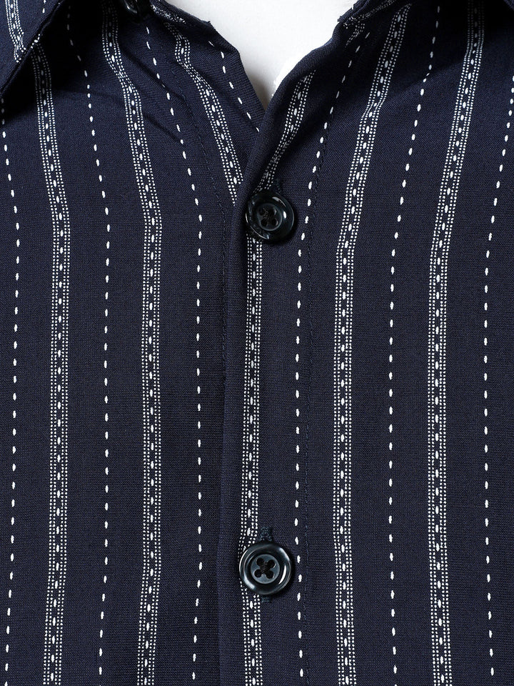 Chemise boutonnée à manches longues et rayures classiques pour homme