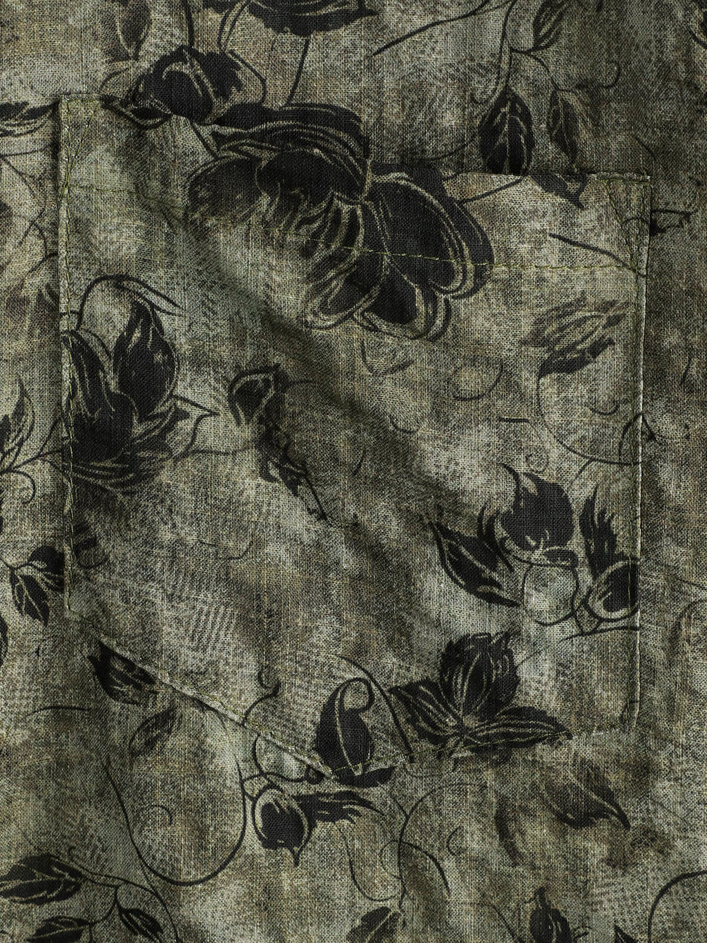 Chemise de villégiature à manches courtes et poches à imprimé floral pour homme