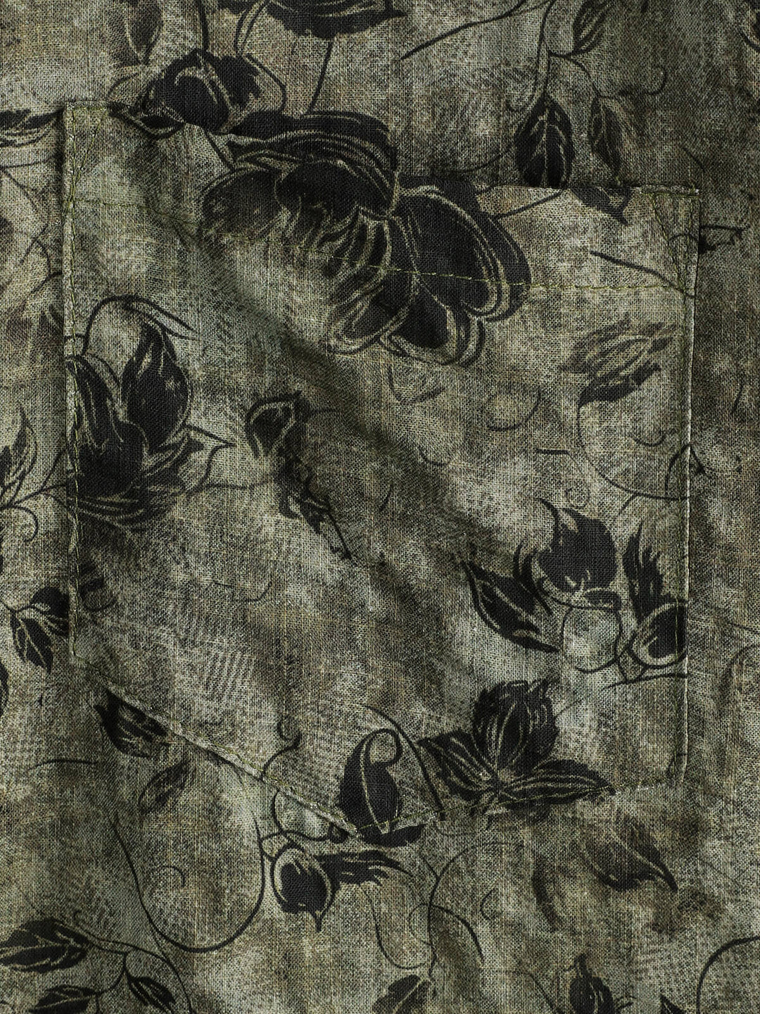 Chemise de villégiature à manches courtes et poches à imprimé floral pour homme