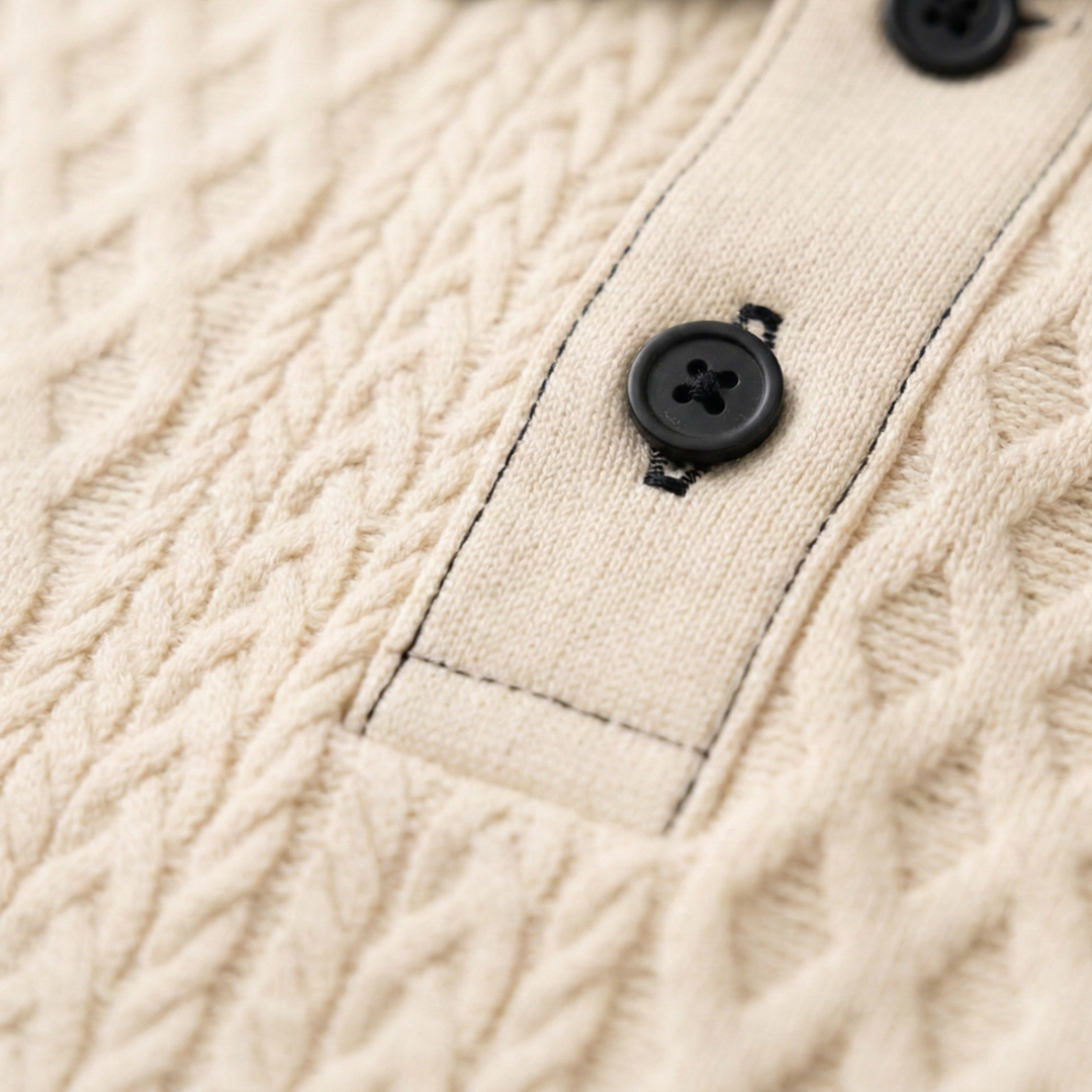Le polo en tricot pour homme Ashridge Hill en abricot avec détails en tricot côtelé