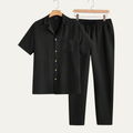 La Chemise à Manches Courtes Boutonnée pour Hommes Bordeaux & Pantalons à Taille Élastique – Tenue Décontractée de Plage