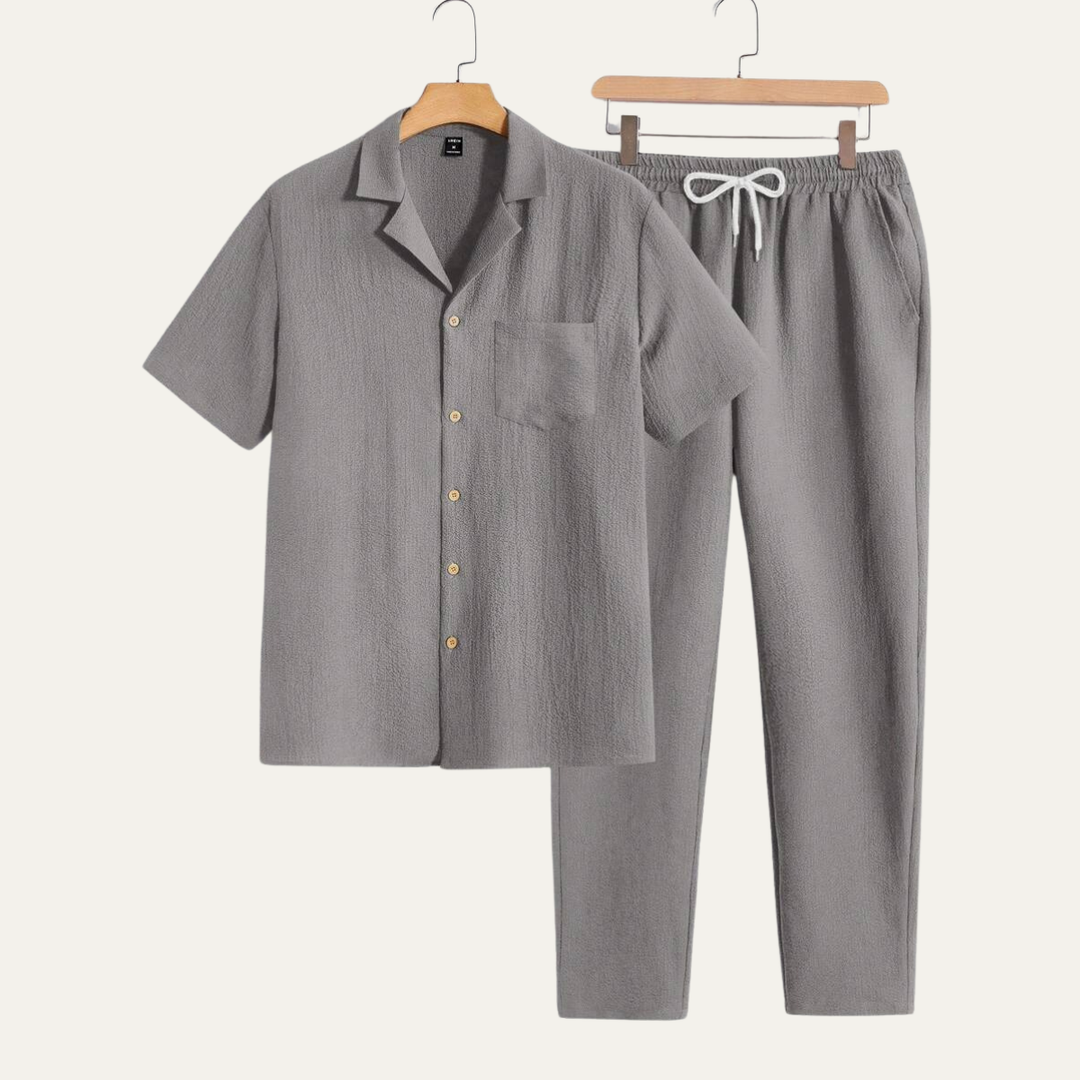 La Chemise à Manches Courtes Boutonnée pour Hommes Bordeaux &amp; Pantalons à Taille Élastique – Tenue Décontractée de Plage