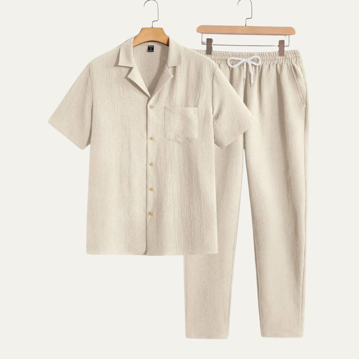 La Chemise à Manches Courtes Boutonnée pour Hommes Bordeaux &amp; Pantalons à Taille Élastique – Tenue Décontractée de Plage