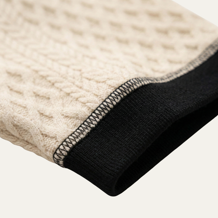 Le polo en tricot pour homme Ashridge Hill en abricot avec détails en tricot côtelé