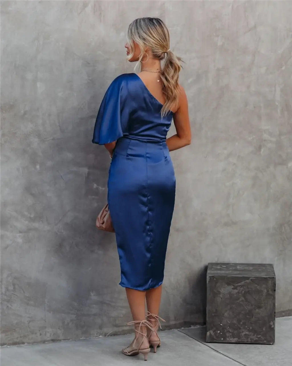 Robe midi asymétrique drapée pour femmes – Cortney