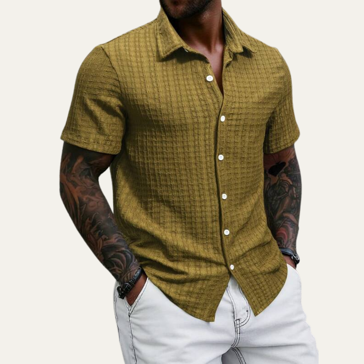 La chemise à boutons texturée d&