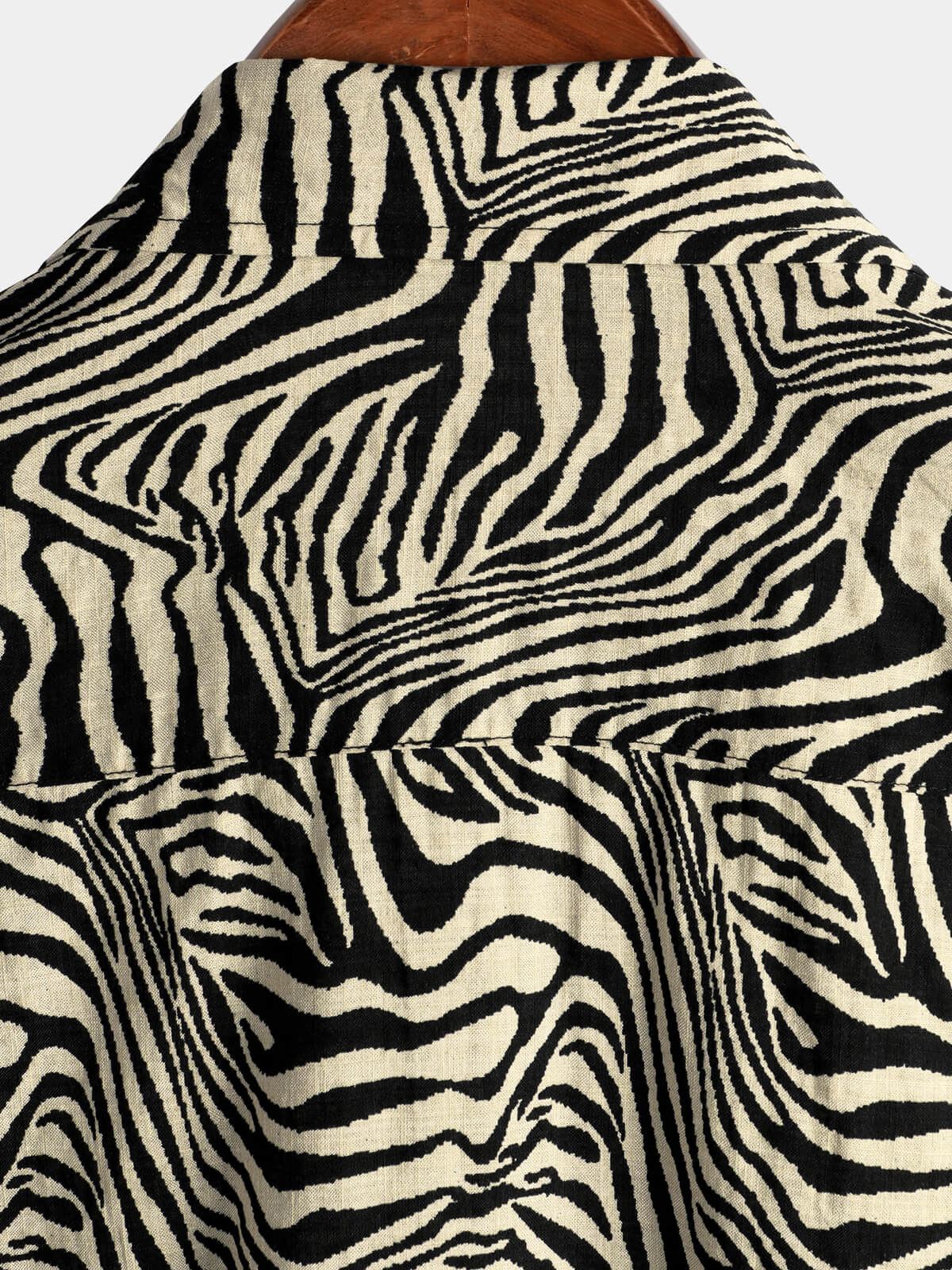 Chemise d'Homme Vintage d'Été avec Imprimé de Tigre, Fraîche pour des Vacances à la Plage, à Manches Courtes et Boutons