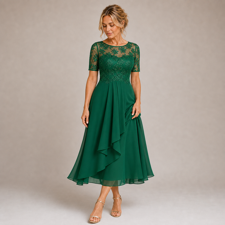 Mariana - Robe en Dentelle à Manches Courtes et Élégance Moderne