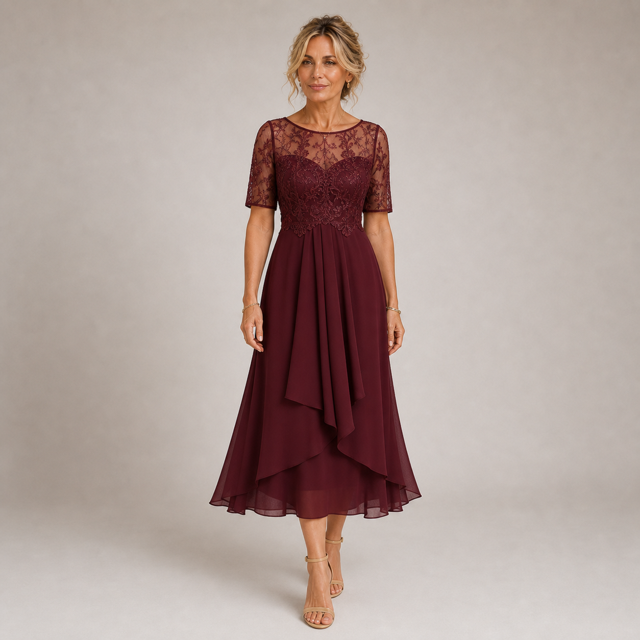 Mariana - Robe en Dentelle à Manches Courtes et Élégance Moderne