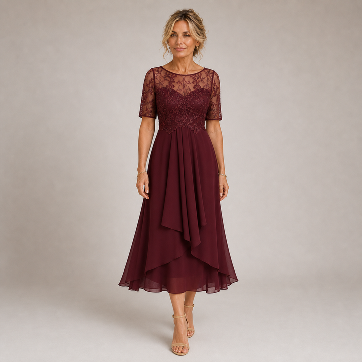 Mariana - Robe en Dentelle à Manches Courtes et Élégance Moderne