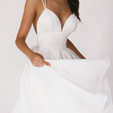 Magnolia | Robe élégante avec décolleté en V et bretelles