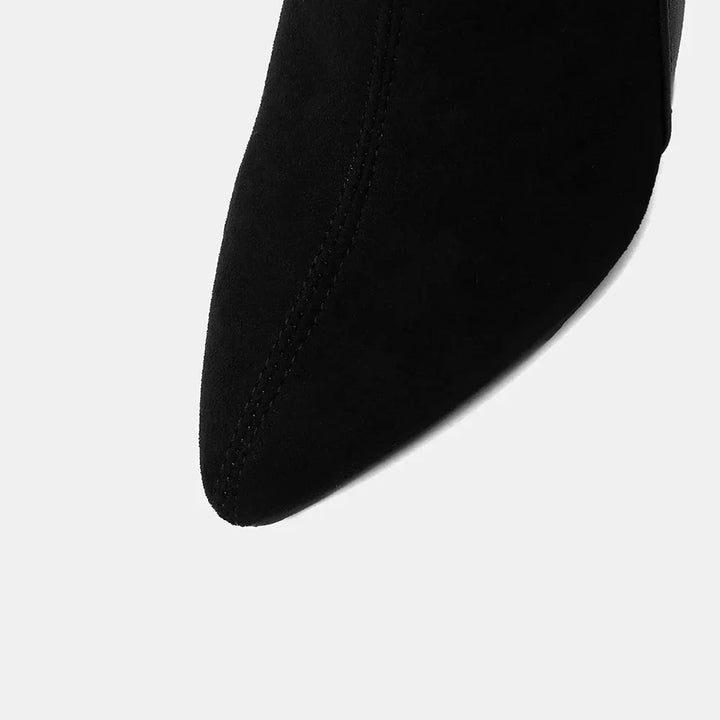 Bottes en daim à bout pointu