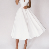Magnolia | Robe élégante avec décolleté en V et bretelles