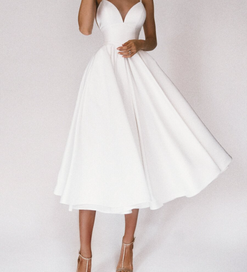 Magnolia | Robe élégante avec décolleté en V et bretelles
