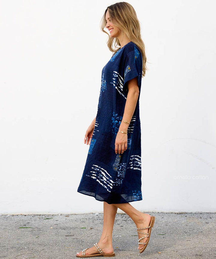 Robe Courte à Poches – Imprimé Abstrait Indigo