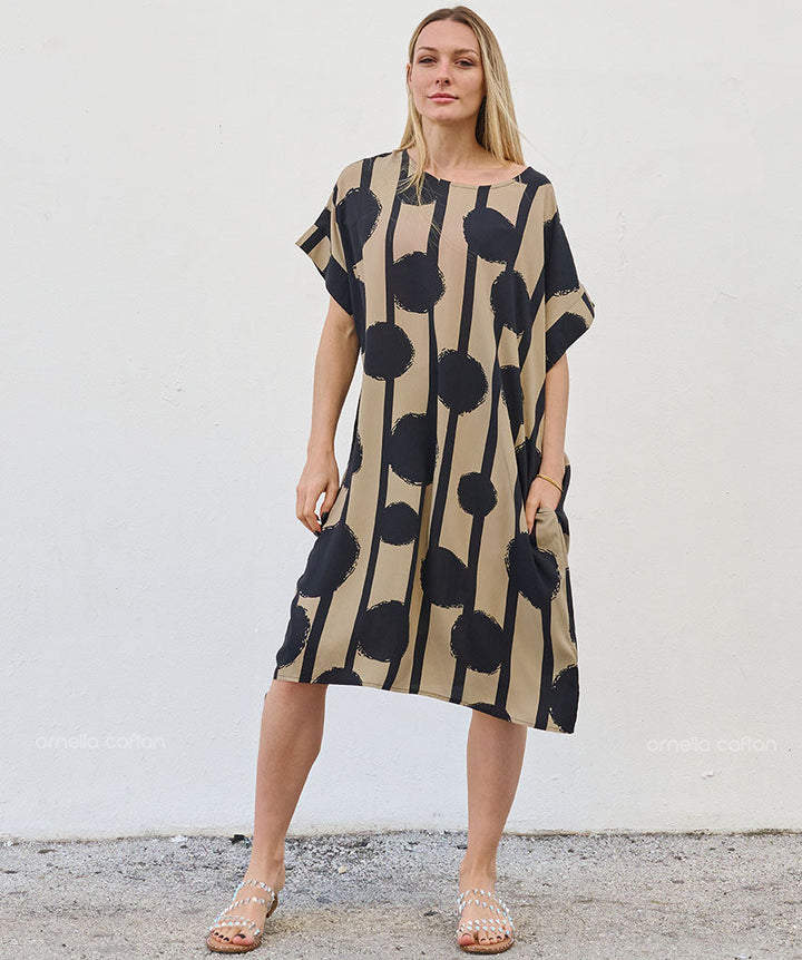 Robe Courte à Poches – Imprimé Pois Écru