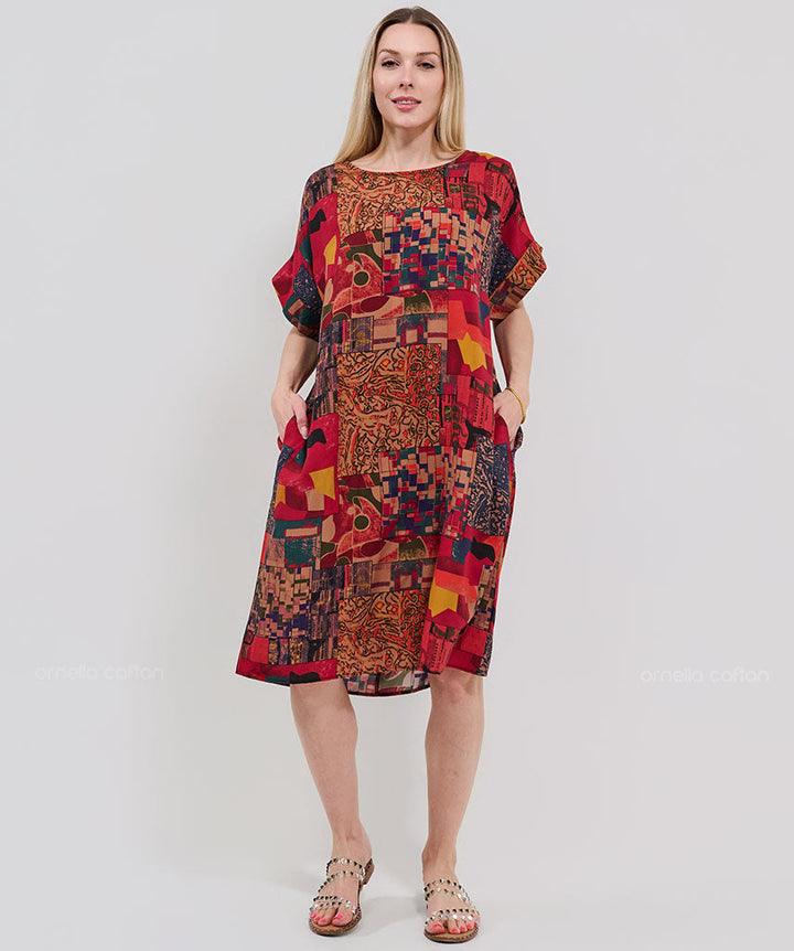 Robe Courte à Poches – Imprimé Patchwork Rouge