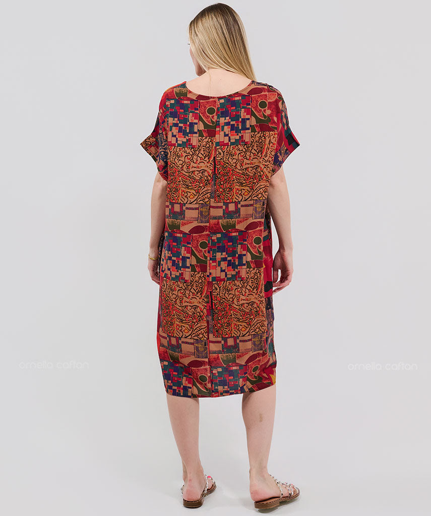 Robe Courte à Poches – Imprimé Patchwork Rouge