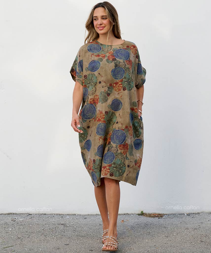 Robe Courte à Poches – Imprimé Médaillons Kaki
