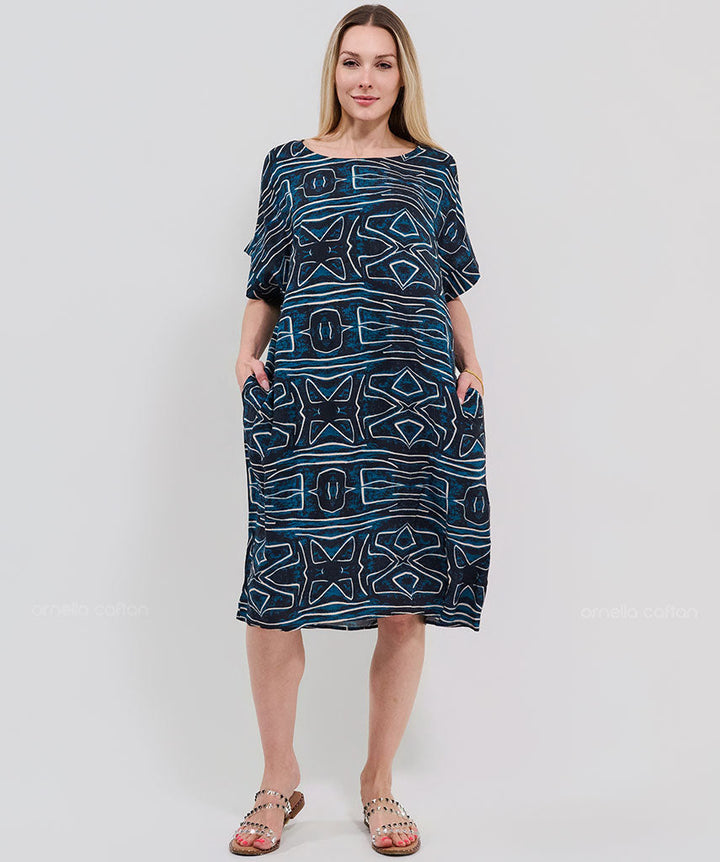 Robe Courte à Poches – Imprimé Graphique Marine
