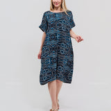 Robe Courte à Poches – Imprimé Graphique Marine