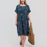 Robe Courte à Poches – Imprimé Graphique Marine