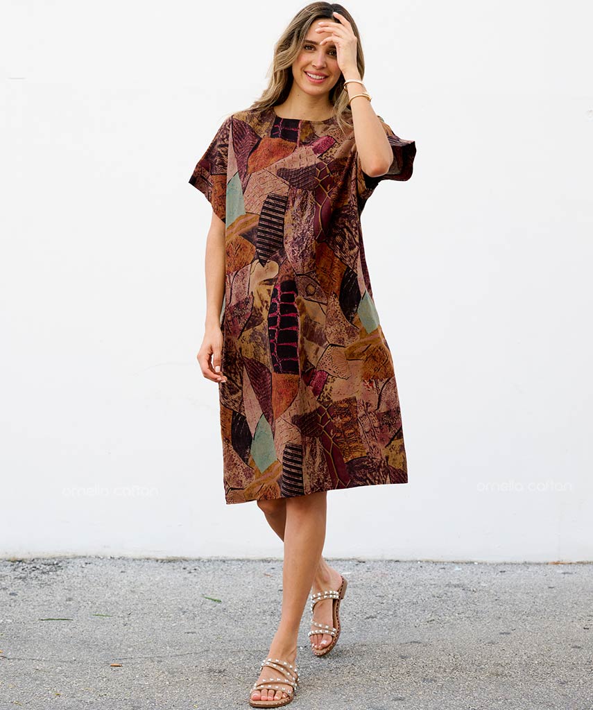 Robe Courte à Poches – Imprimé Patchwork Kaki