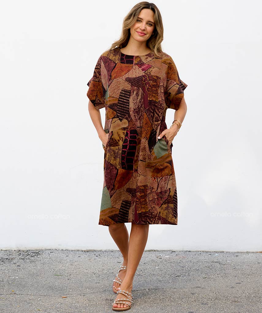 Robe Courte à Poches – Imprimé Patchwork Kaki